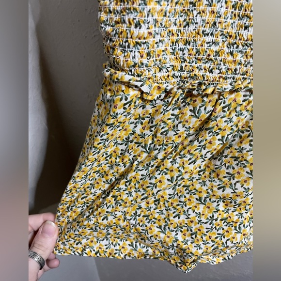 Yellow floral Old Navy blouse - Picture 3 of 3